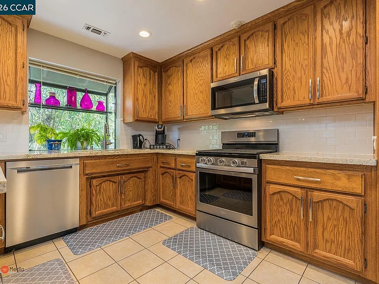 2904 Canterbury Cir — Photo 17