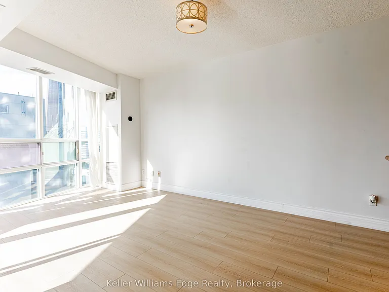 30 Grand Trunk Cres W #2001 — Photo 10