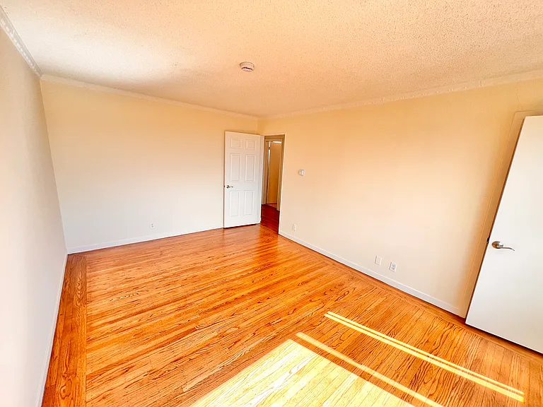 266 Abbot Ave #4 — Photo 2