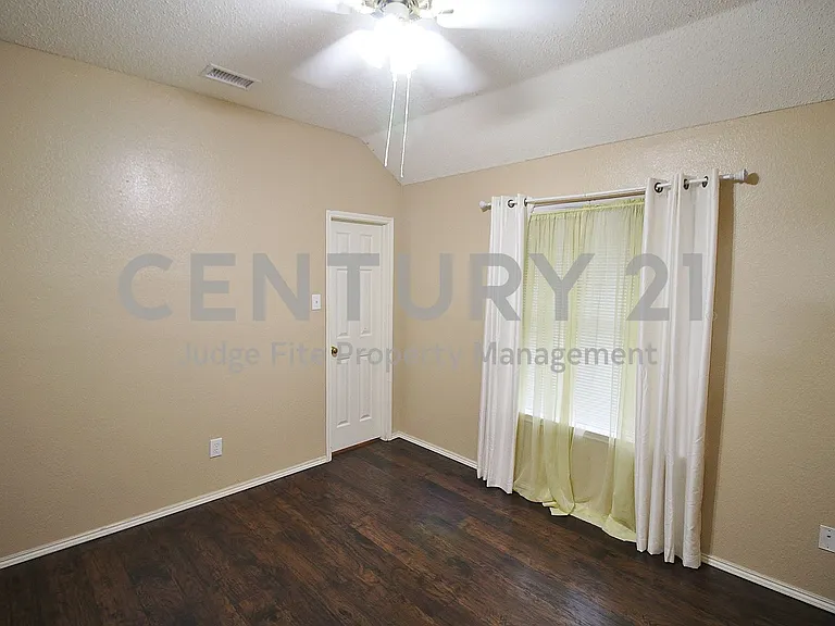 1507 Goodwin Dr — Photo 12
