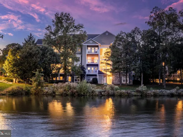 1724 Lake Shore Crest Dr APT 15, Reston, VA 20190
