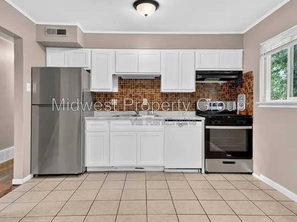 1890 Bobbinray Ave, Florissant, MO 63031