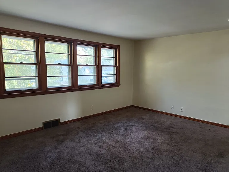 5512 N 52nd St — Photo 3