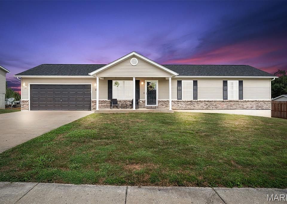 1st image of 35 Hillsdale Dr