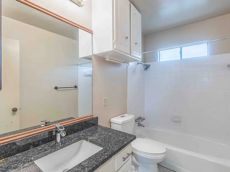 3901 Knollwood Dr — Photo 24