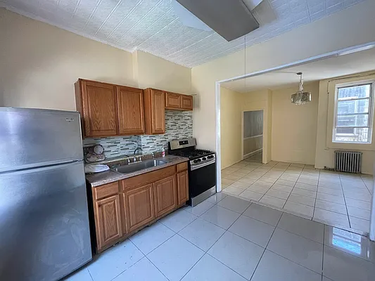 Rented by EXR | media 9