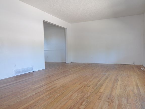3rd image of 806 Hoorne Ave