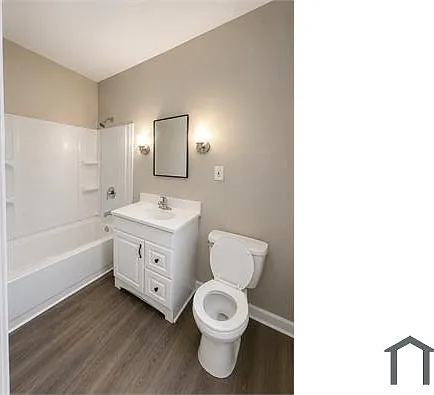 1462 Parkhill Rd — Photo 7