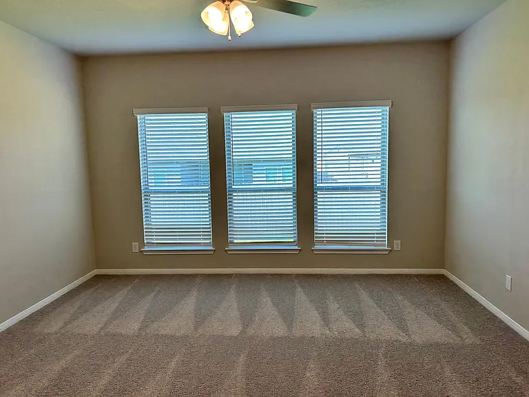 10211 Six Shooter Ln — Photo 16