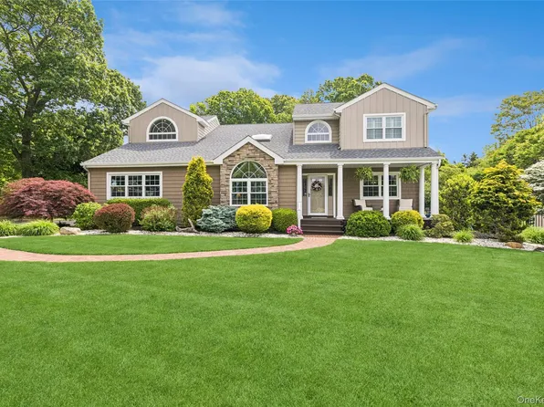 42 Adelia Path, Riverhead, NY 11901