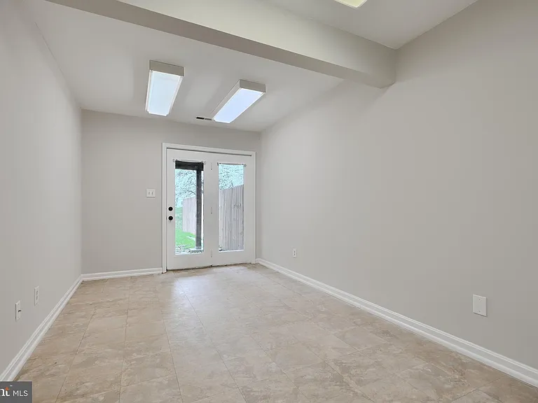 733 Reedy Cir — Photo 25