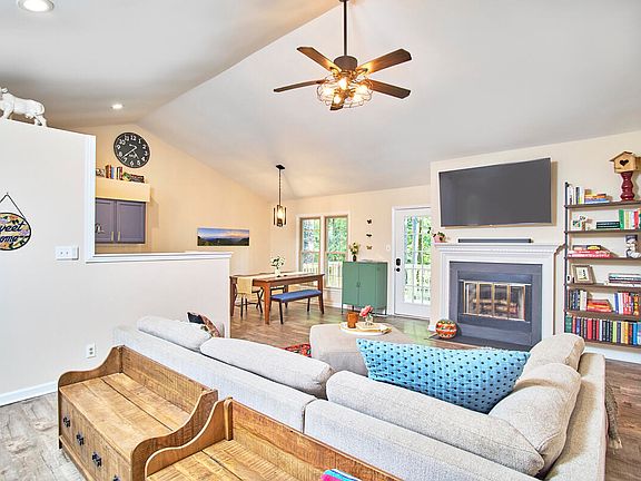 4th image of 4119 Olde Coach Rd