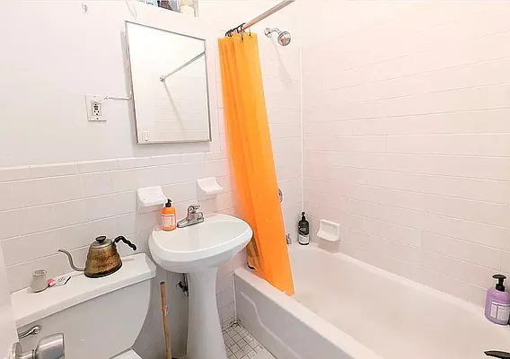 Bathroom, photo 1