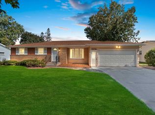 1274 Alice Dr, Green Bay, WI 54304