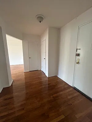 Rented by Manhattan Realty Group | media 23