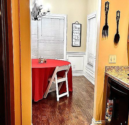4th image of 381 Oxford Cir