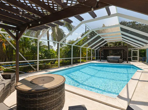 1530 SE Sunshine Ave, Port Saint Lucie, FL 34952