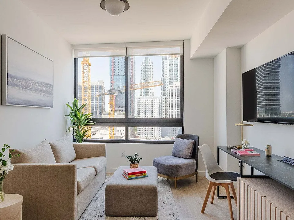 225 N Miami Ave #18-ID1587567P