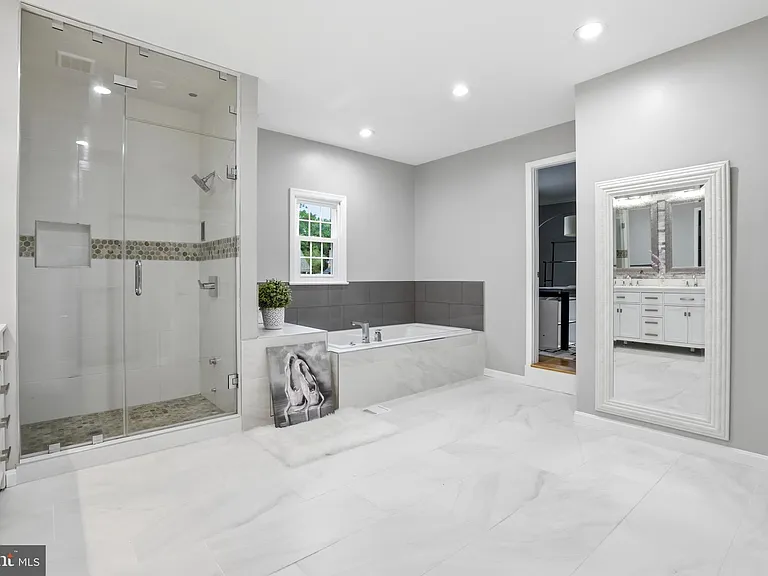 7715 Crossover Dr — Photo 41