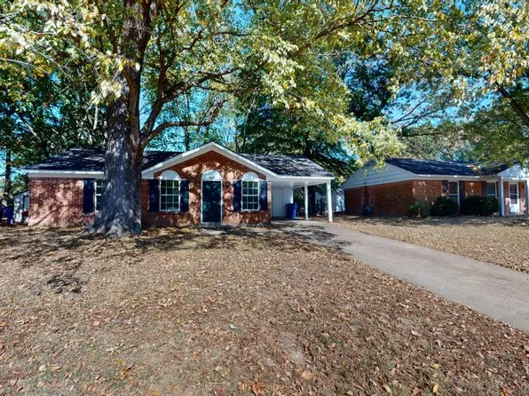2800 Meadowbrook Dr, Horn Lake, MS 38637