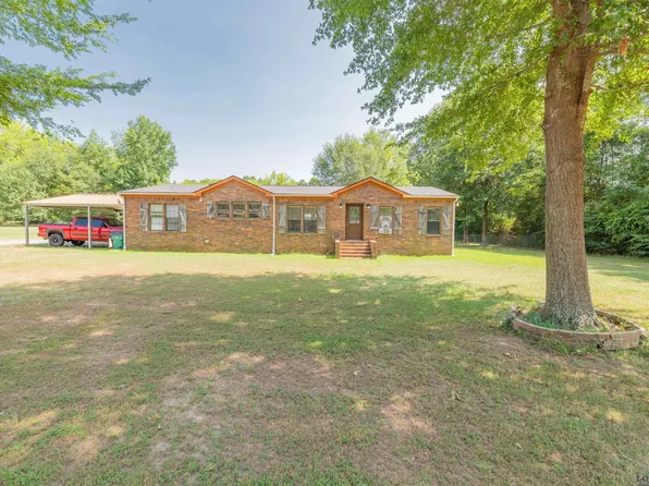 835 W Hayden St, Carthage, TX 75633