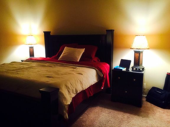 King Bed / master bdrm