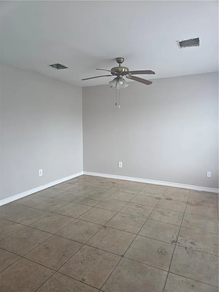 1 bed, 1.0 bath, 648 sqft, $800 — Photo 2
