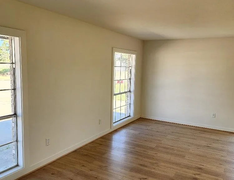 1301 N Avenue H — Photo 18