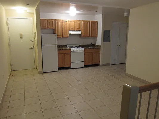 Rented by Realty 2000 Corp | media 2