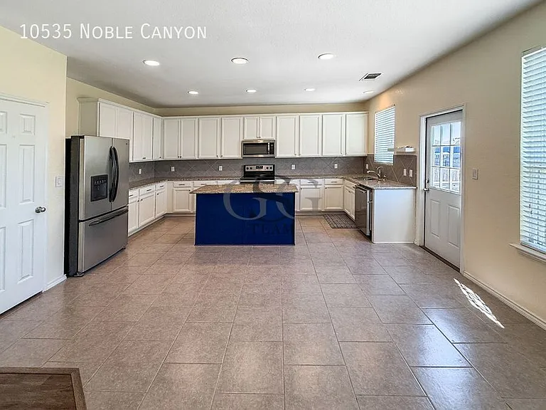 10535 Noble Cyn — Photo 27