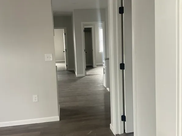 10 Division St, Manville, RI