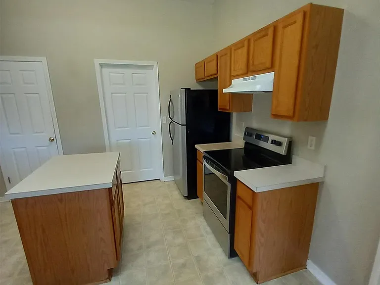 537 Batten Blvd — Photo 8