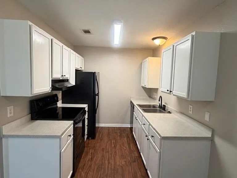 2332-2338 Breezy Dr — Photo 4