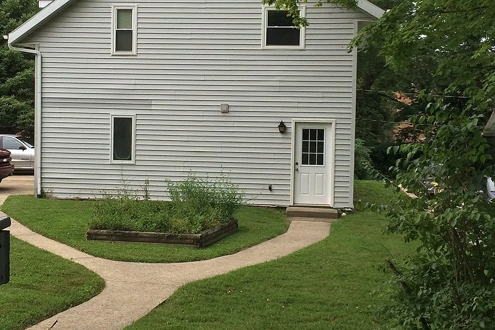 1 bed, 1.0 bath — Photo 3