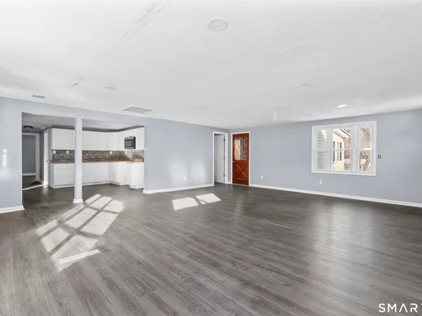 61 Flyers Drive, Norwich, CT 06360