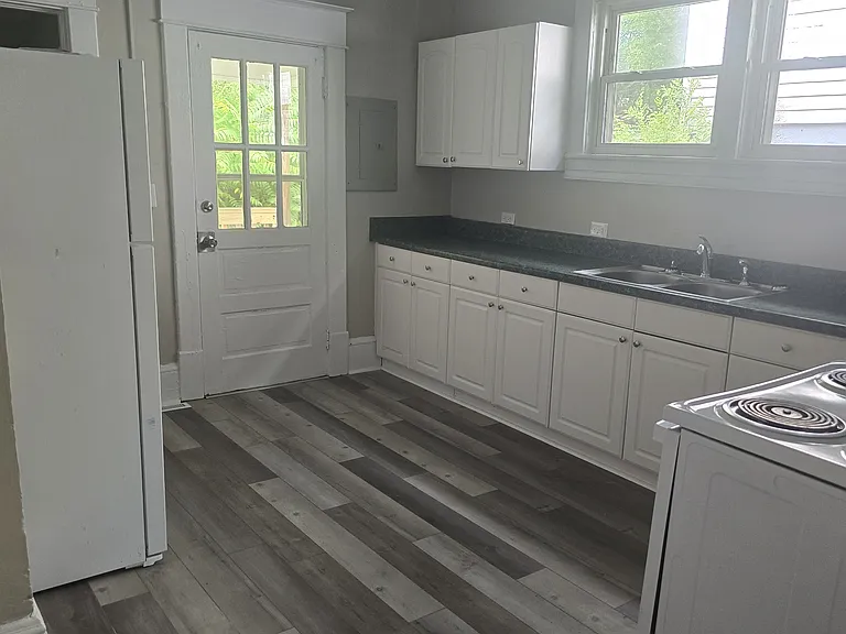 670 Morrill Ave SE — Photo 11