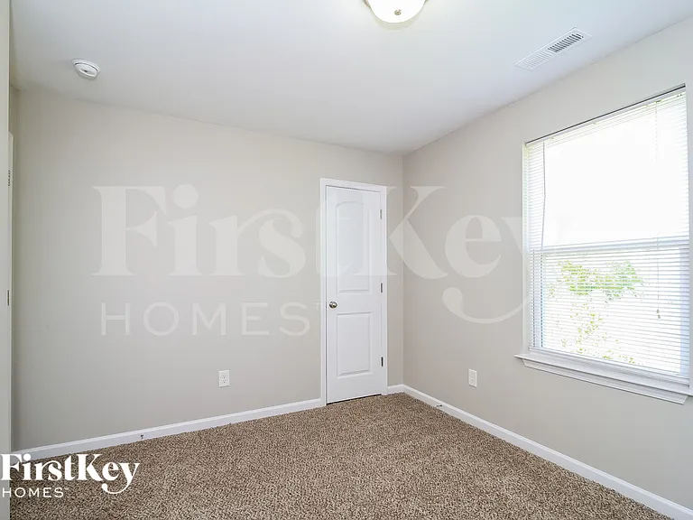 545 Lakewood Glen Ct — Photo 13