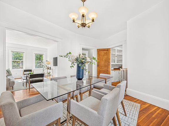 4th image of 551 Brookline Ave APT 4