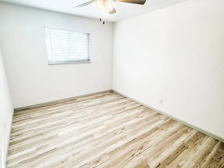9236 Lavant Dr — Photo 31