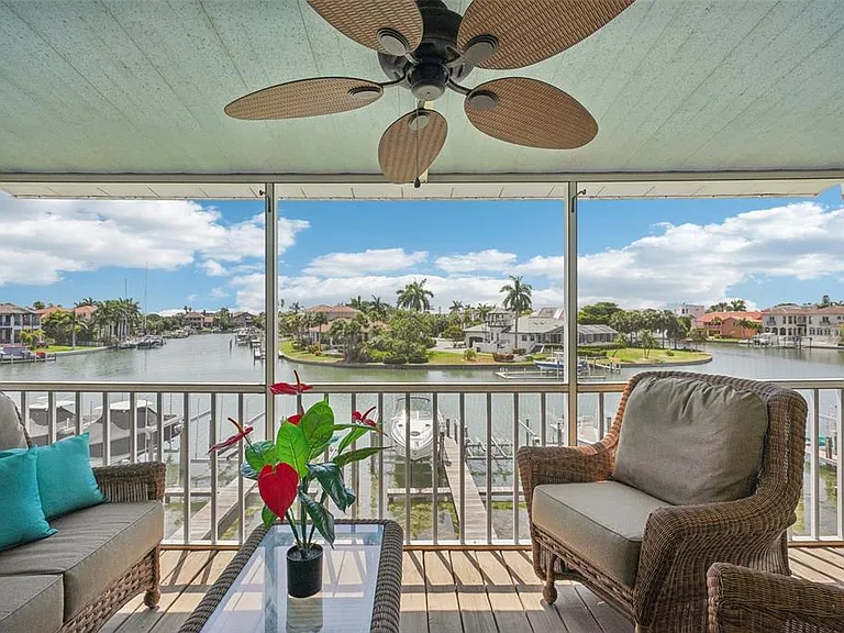 637 Pinellas Bayway S #105 — Photo 43