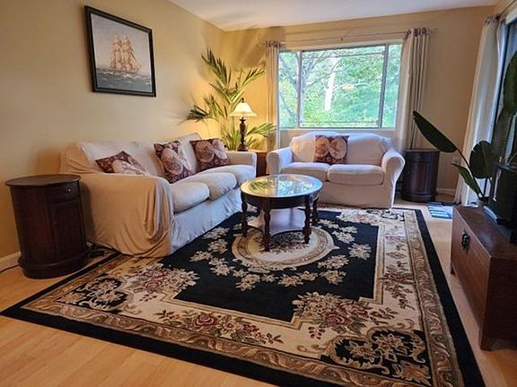 3rd image of 100B Fletcher Ln #B