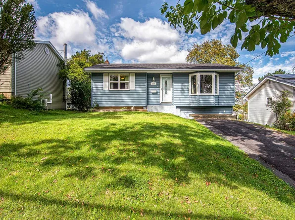 256 Mount Edward Rd, Dartmouth, NS B2W 3L6