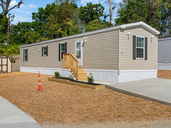 Center Manor, 400 Center Manor Dr, Monaca, PA 15061
