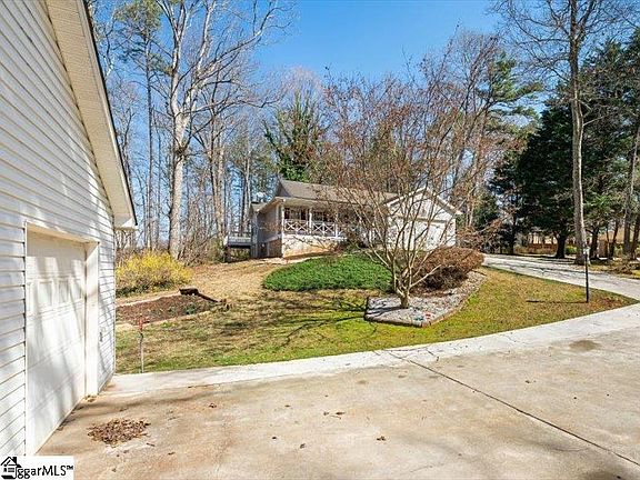 3rd image of 115 Buxton Dr