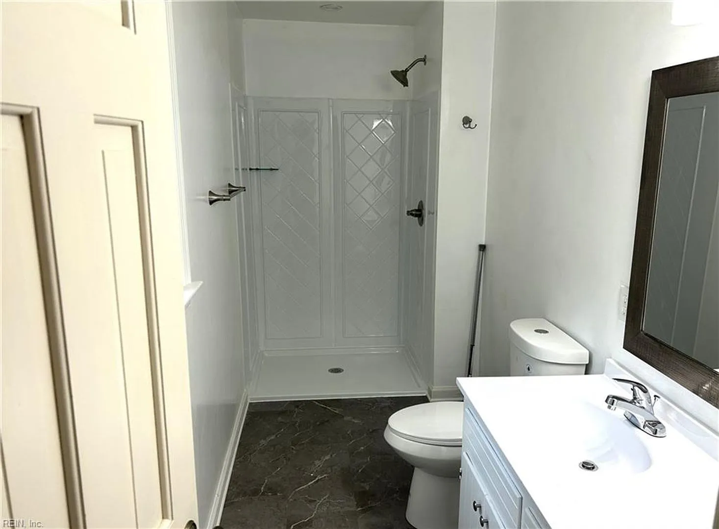 4 bed, 2.5 bath, 2410 sqft, $2,850 — Photo 3