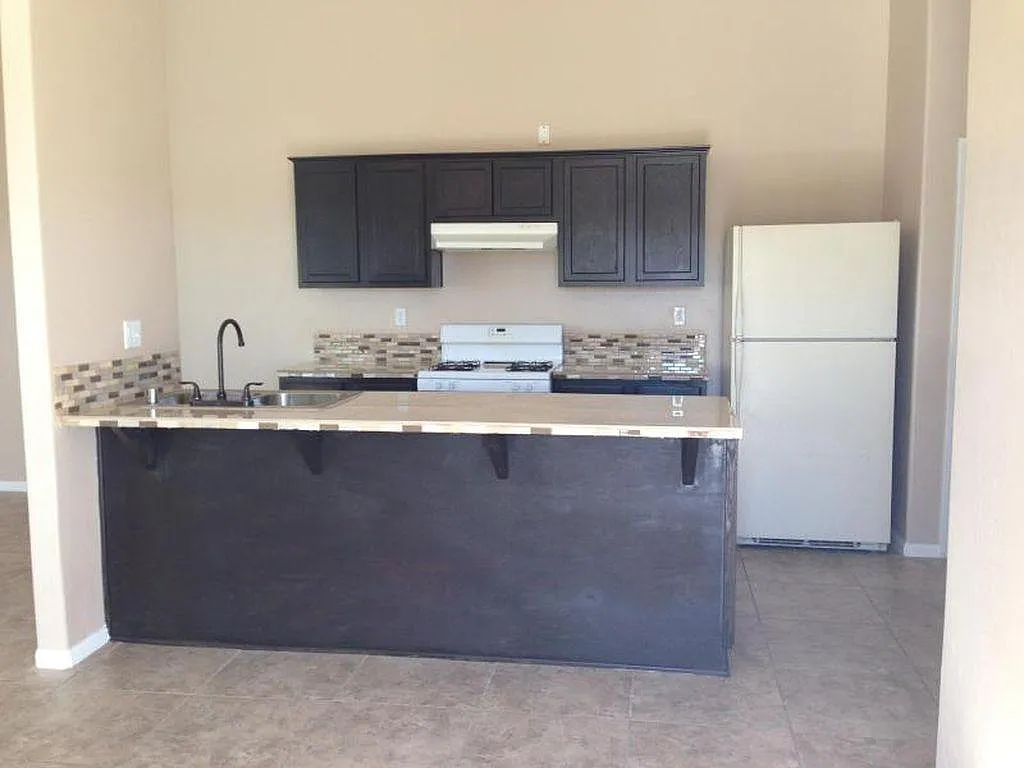 7617 Walpole Ave — Photo 2