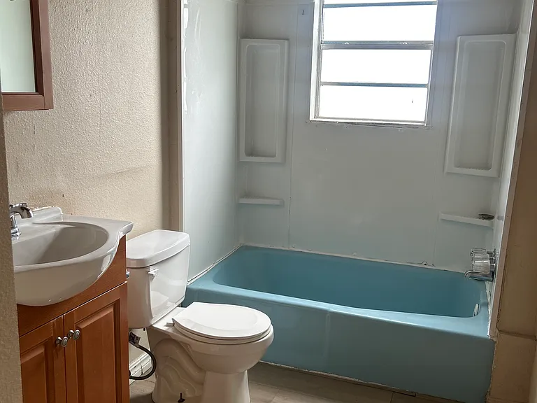 2801 NW 11th St — Photo 14