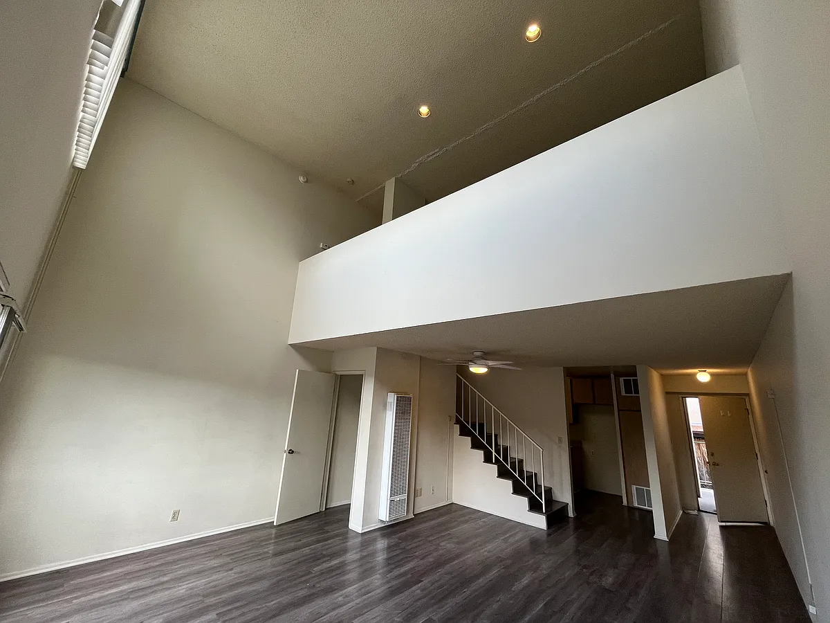 Building Photo - 452 W Windsor Rd #6