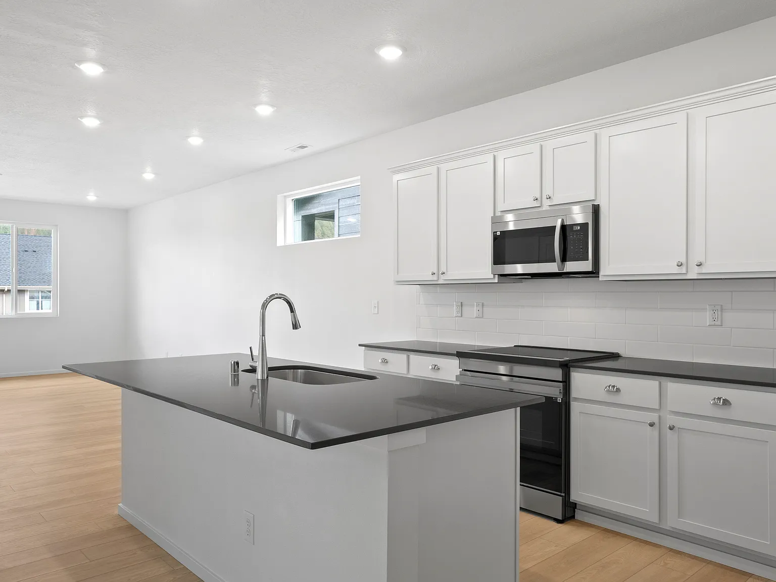 3 bed, 2.5 bath, 1849 sqft, $2,695 — Photo 4