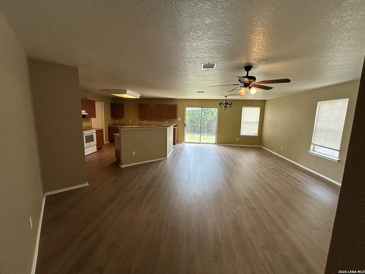 3 bed, 2536 sqft, $1,895 — Photo 2